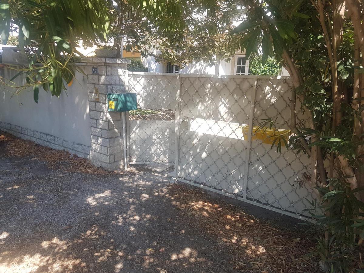 Grande Maison Avec 5 Chambres Et Jardin Avignon Ngoại thất bức ảnh